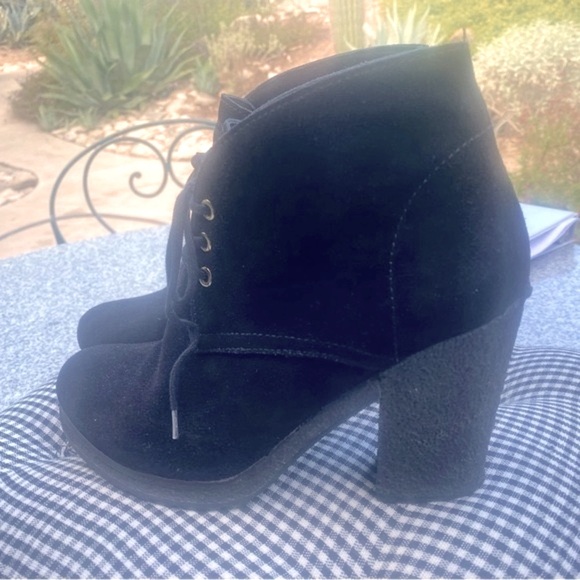 Prada Suede Platform Lace Up Ankle Booties. Excellent Condition.  Classic & Sexy - Picture 5 of 13